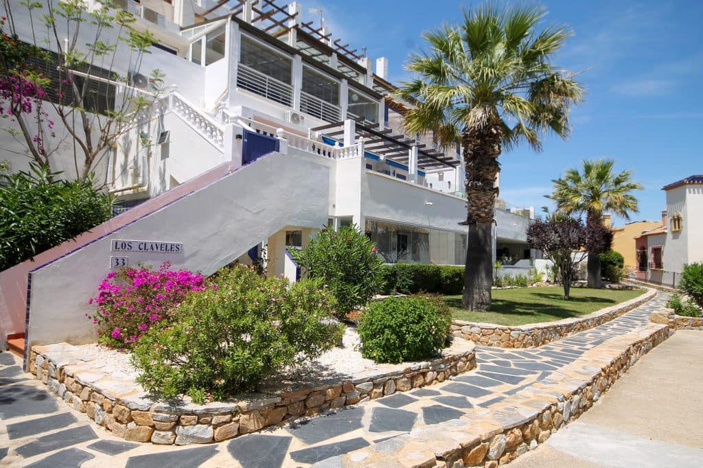 2 makuuhuone Huoneisto myytävänä paikassa Orihuela Costa mukana uima-altaan - 234 950 € (Ref: 9855056)