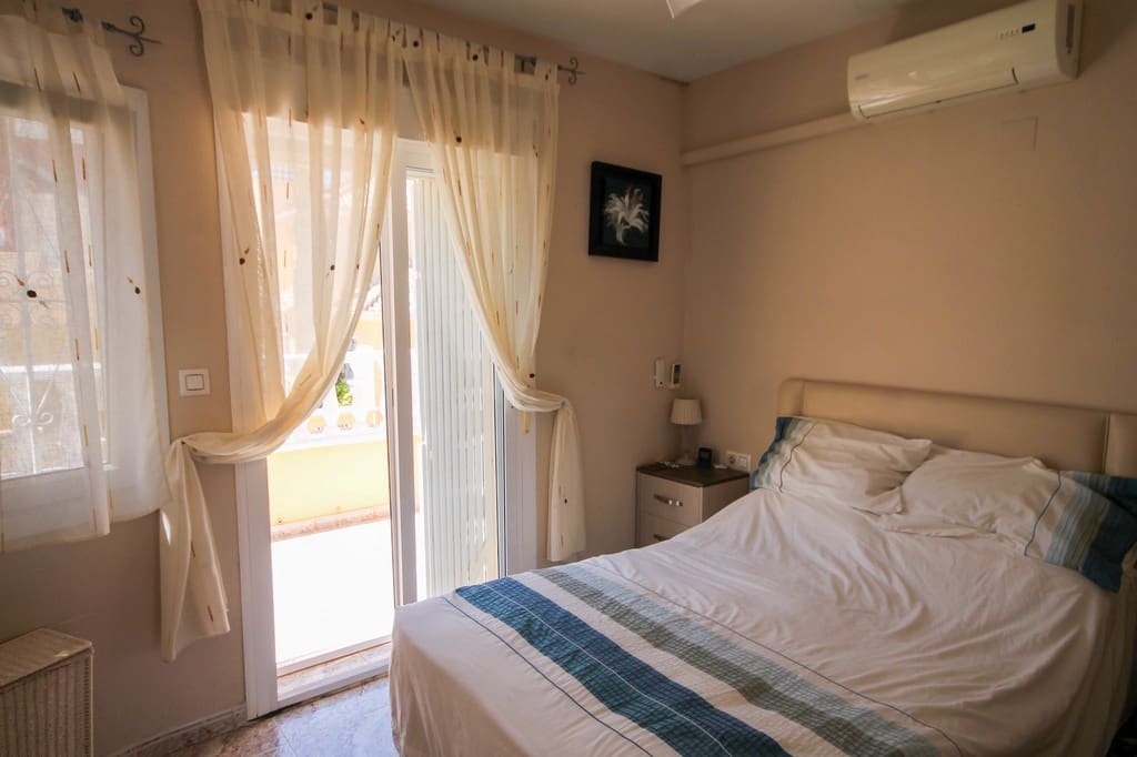 3 soveværelse Rækkehus til salg i Orihuela Costa med swimmingpool - € 225.000 (Ref: 9866678)