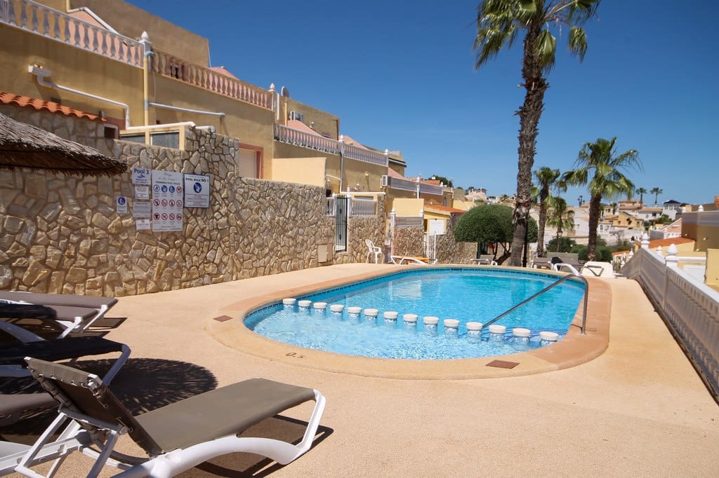 3 soveværelse Rækkehus til salg i Orihuela Costa med swimmingpool - € 225.000 (Ref: 9866678)