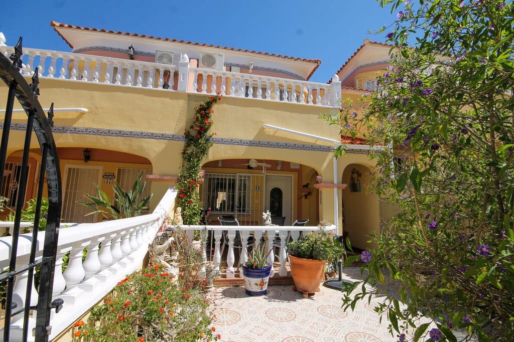 3 soveværelse Rækkehus til salg i Orihuela Costa med swimmingpool - € 225.000 (Ref: 9866678)