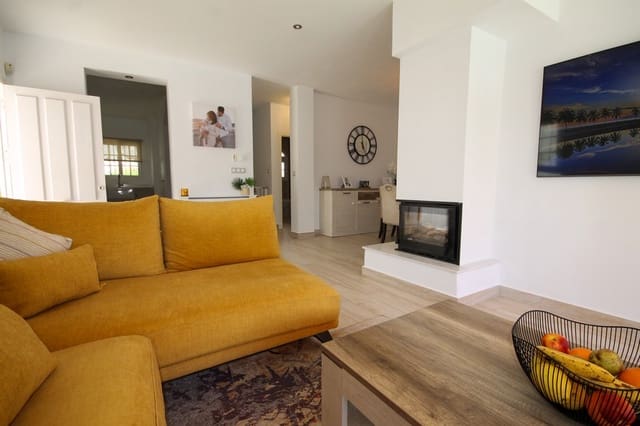 3 slaapkamer Villa te koop in Lomas de Cabo Roig - Los Dolses, Orihuela - € 549.995 (Ref: 9877993)