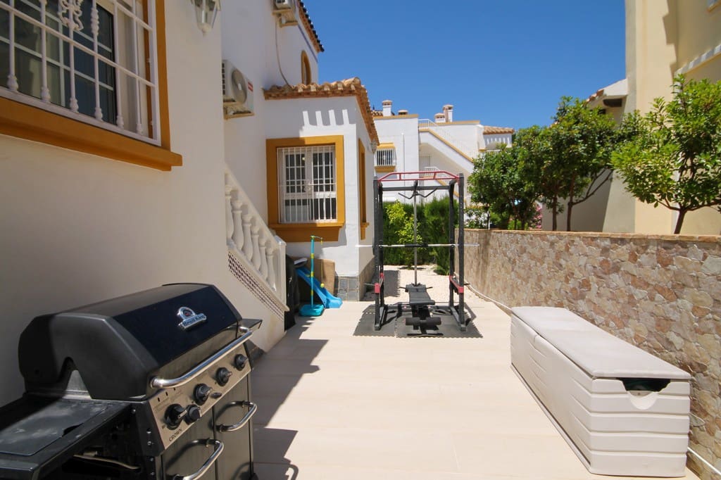 3 makuuhuone Huvila myytävänä paikassa Orihuela Costa - 549 995 € (Ref: 9877993)