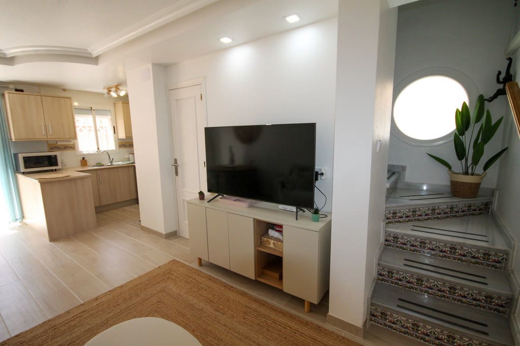 2 slaapkamer Halfvrijstaande villa te koop in San Miguel de Salinas met zwembad garage - € 215.000 (Ref: 9877994)