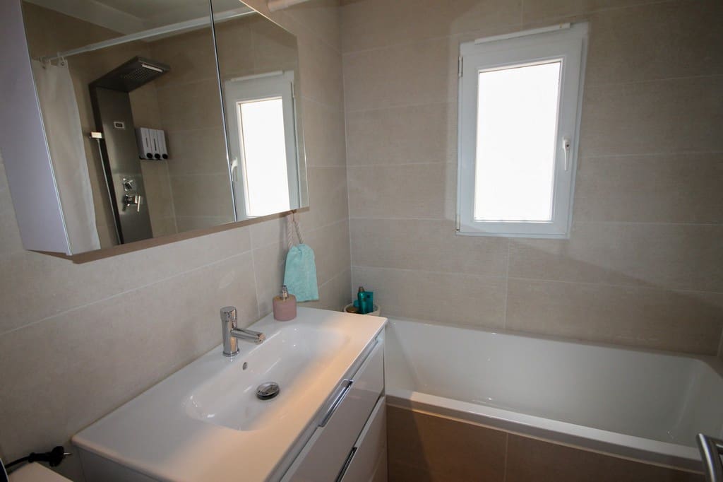 2 slaapkamer Halfvrijstaande villa te koop in San Miguel de Salinas met zwembad garage - € 215.000 (Ref: 9877994)