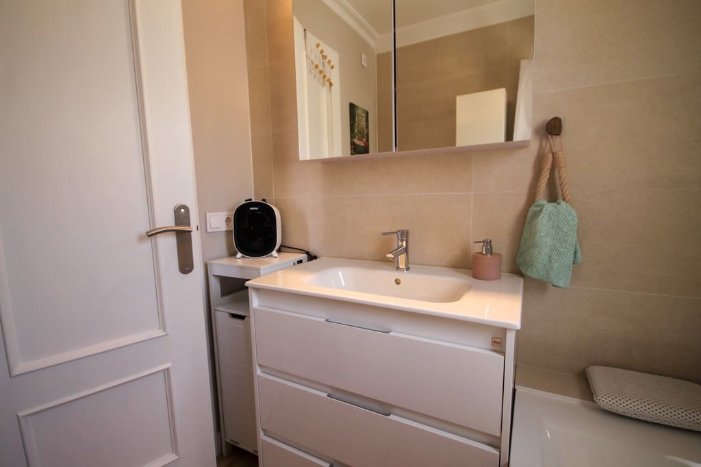 2 slaapkamer Halfvrijstaande villa te koop in San Miguel de Salinas met zwembad garage - € 215.000 (Ref: 9877994)
