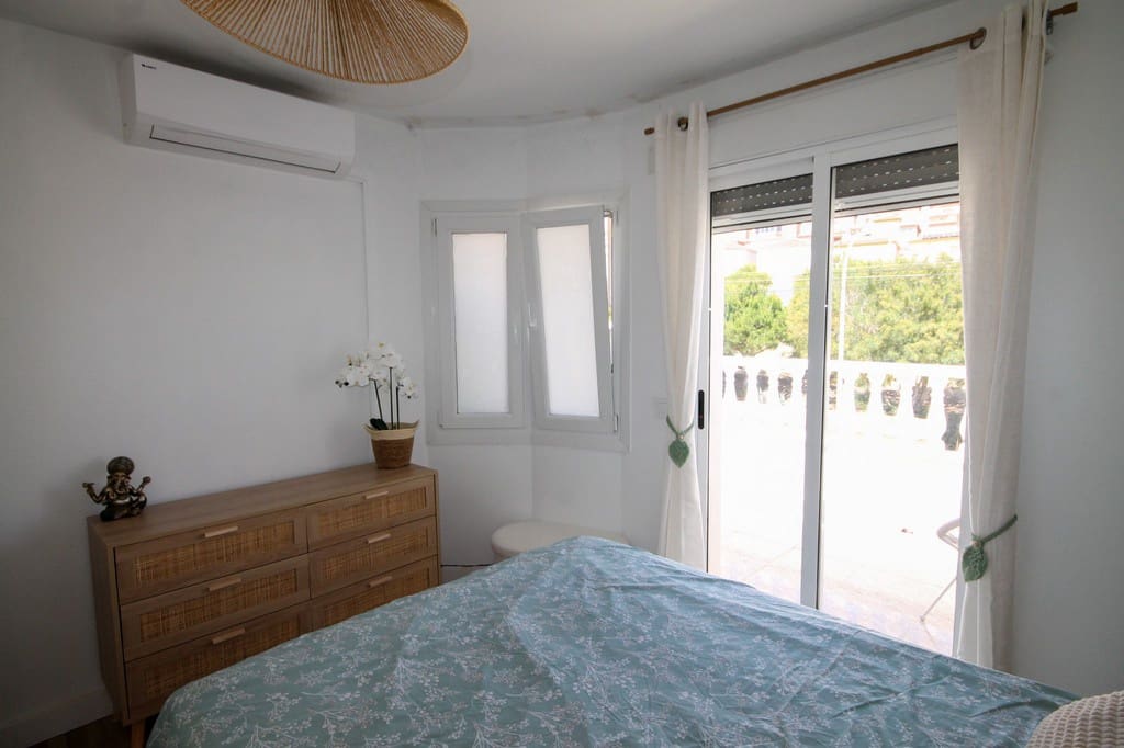2 slaapkamer Halfvrijstaande villa te koop in San Miguel de Salinas met zwembad garage - € 215.000 (Ref: 9877994)