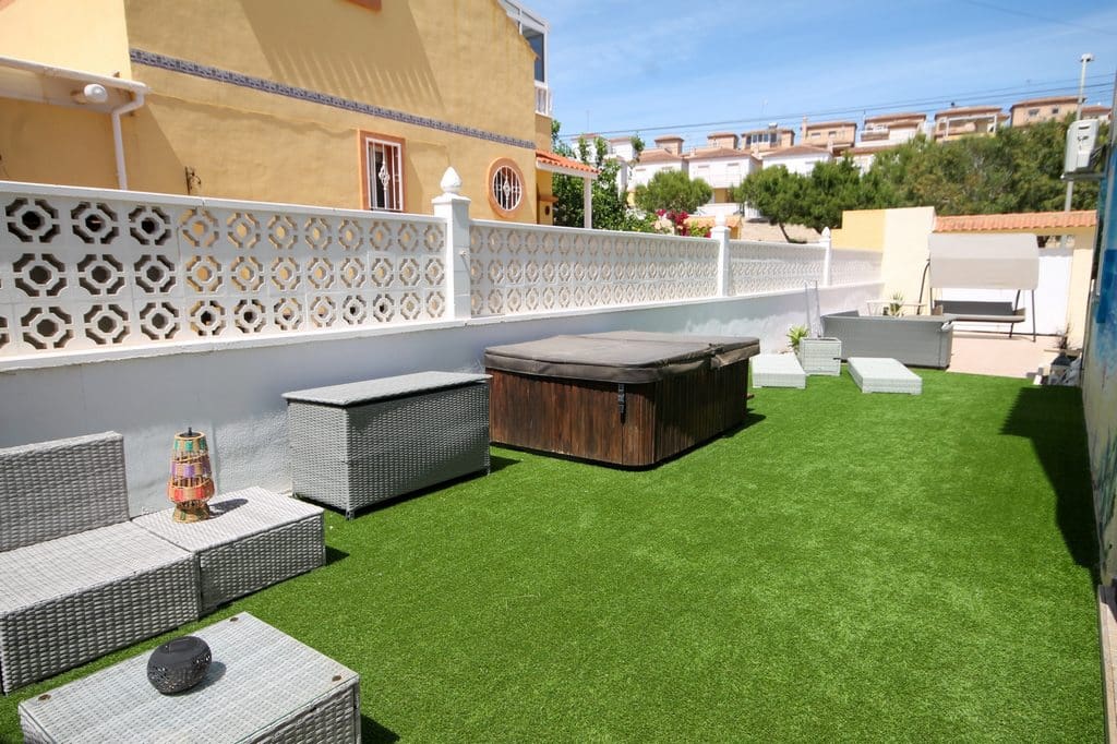 2 slaapkamer Halfvrijstaande villa te koop in San Miguel de Salinas met zwembad garage - € 215.000 (Ref: 9877994)