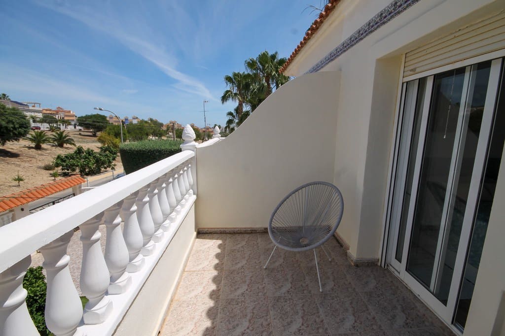 2 slaapkamer Halfvrijstaande villa te koop in San Miguel de Salinas met zwembad garage - € 215.000 (Ref: 9877994)