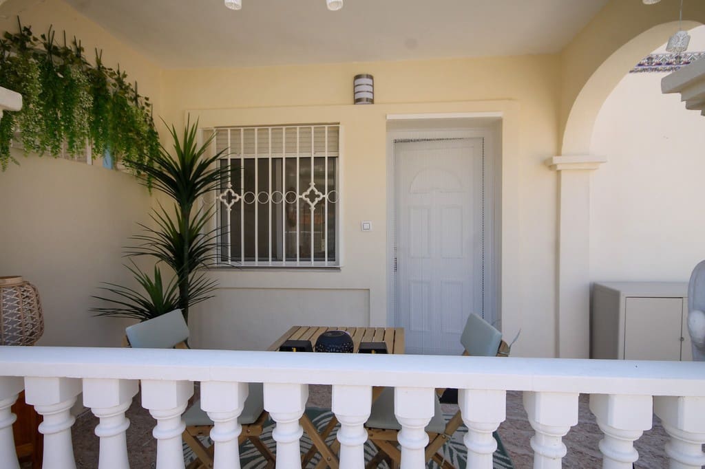 2 slaapkamer Halfvrijstaande villa te koop in San Miguel de Salinas met zwembad garage - € 215.000 (Ref: 9877994)