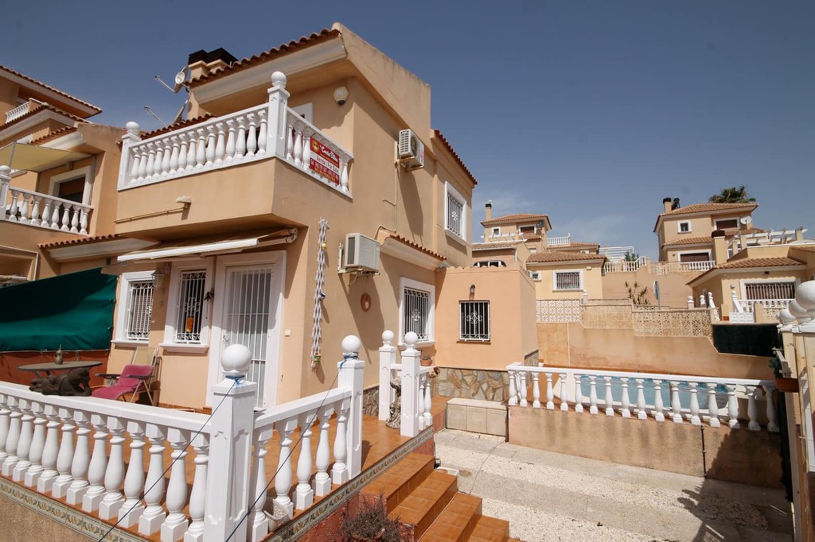 2 sypialnia Dom blizniak na sprzedaż w Orihuela Costa z basenem - 215 000 € (Ref: 9915304)