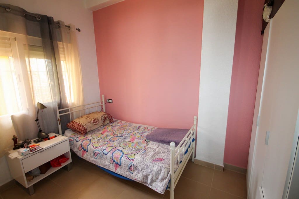 3 bedroom Apartment for sale in Orihuela Costa - € 150,000 (Ref: 9933646)