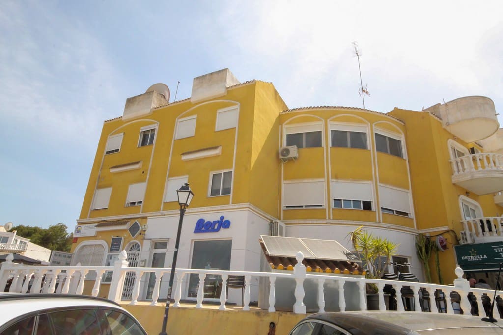 3 bedroom Apartment for sale in Orihuela Costa - € 150,000 (Ref: 9933646)