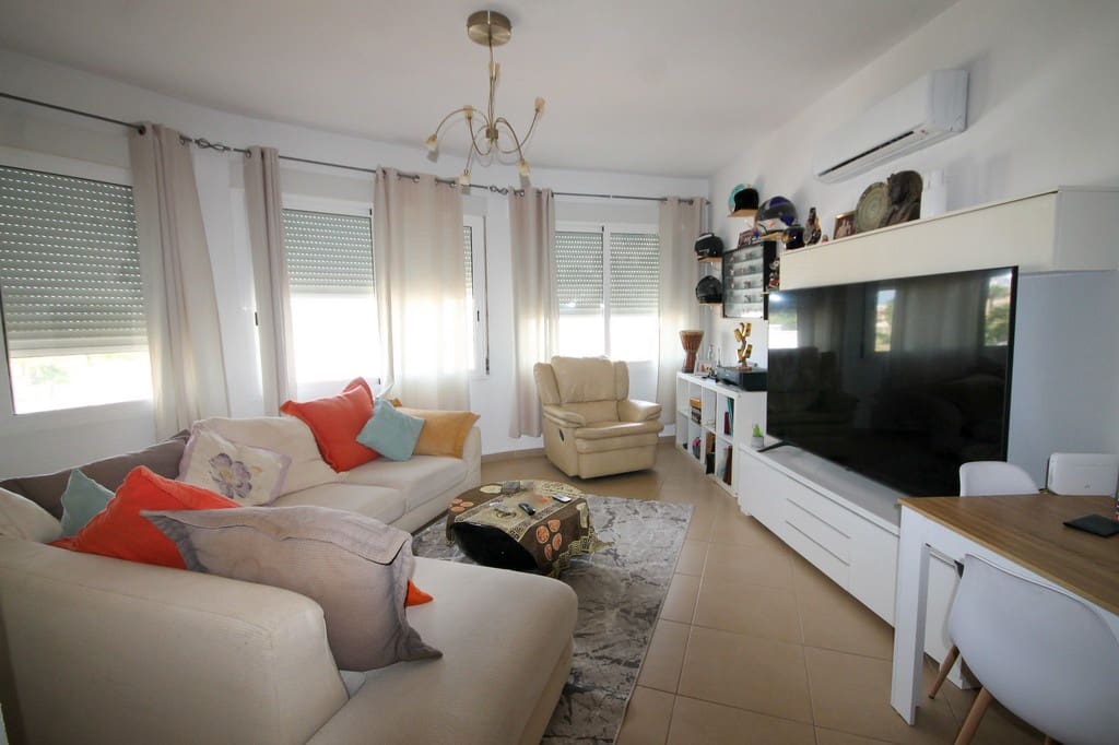 3 bedroom Apartment for sale in Orihuela Costa - € 150,000 (Ref: 9933646)