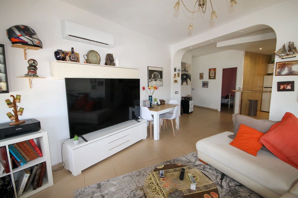 3 bedroom Apartment for sale in Orihuela Costa - € 150,000 (Ref: 9933646)