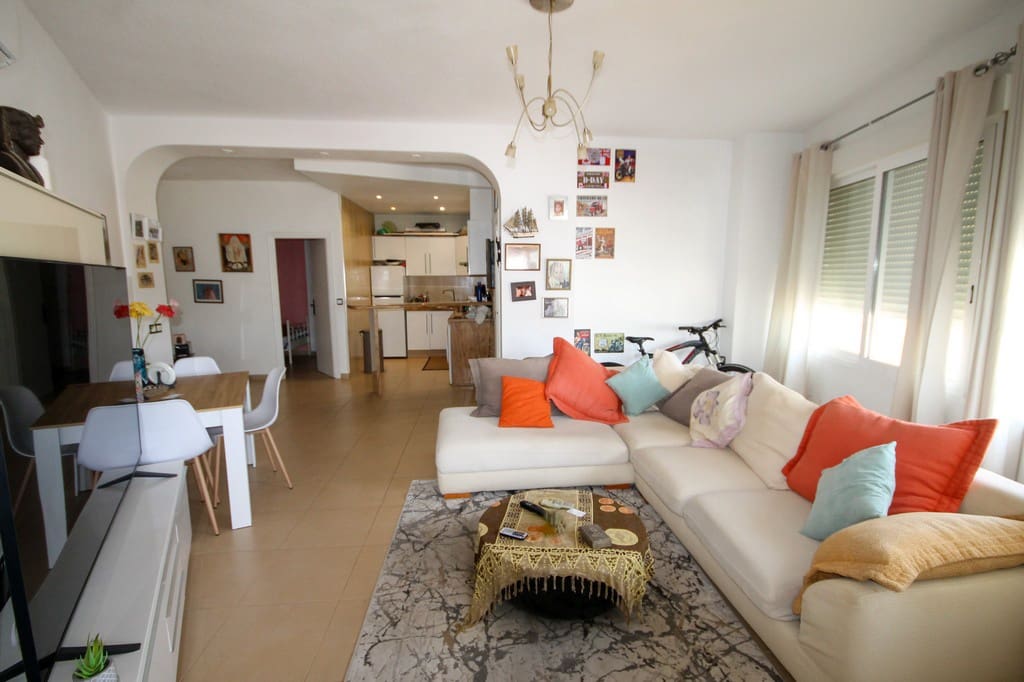 3 bedroom Apartment for sale in Orihuela Costa - € 150,000 (Ref: 9933646)