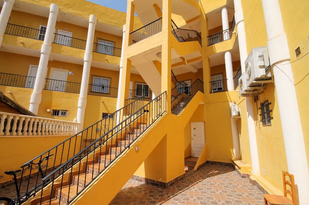 3 bedroom Apartment for sale in Orihuela Costa - € 150,000 (Ref: 9933646)