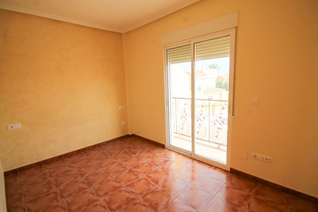 3 soverom Kjedet enebolig til salgs i San Miguel de Salinas med svømmebasseng garasje - € 225 000 (Ref: 9947347)