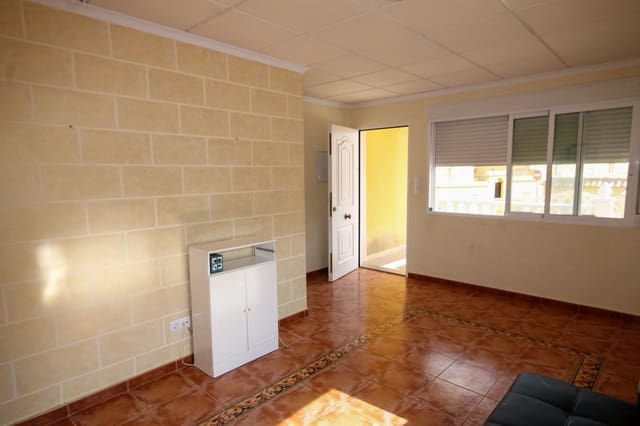 3 soverom Kjedet enebolig til salgs i Blue Lagoon med svømmebasseng garasje - € 225 000 (Ref: 9947347)