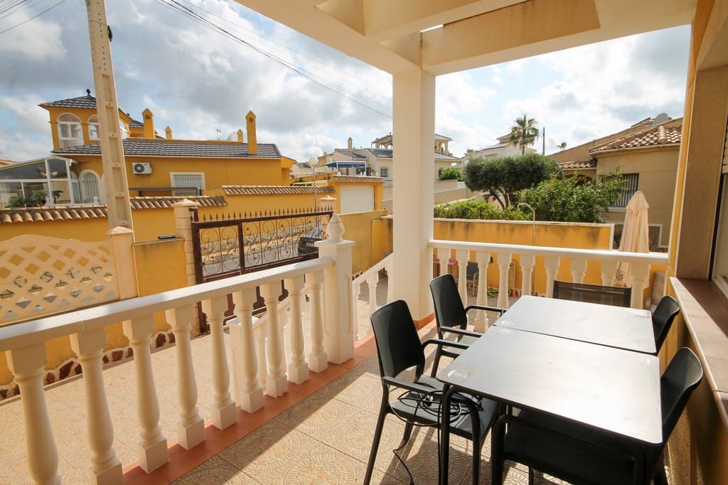 3 soverom Kjedet enebolig til salgs i San Miguel de Salinas med svømmebasseng garasje - € 225 000 (Ref: 9947347)