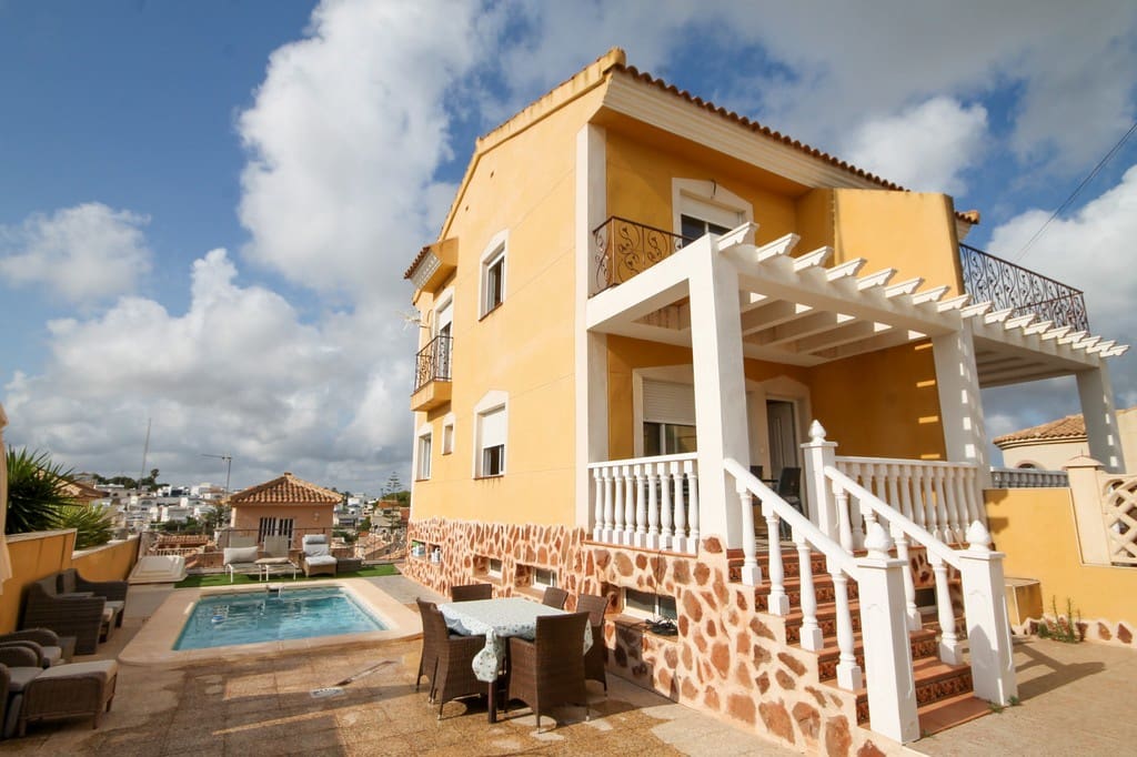 3 soverom Kjedet enebolig til salgs i San Miguel de Salinas med svømmebasseng garasje - € 225 000 (Ref: 9947347)