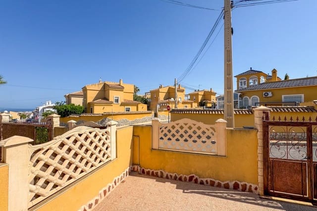 3 soverom Kjedet enebolig til salgs i Blue Lagoon med svømmebasseng garasje - € 225 000 (Ref: 9947347)