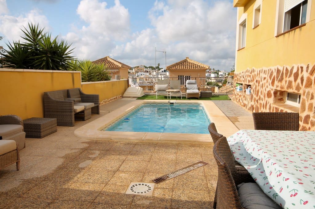 3 soverom Kjedet enebolig til salgs i San Miguel de Salinas med svømmebasseng garasje - € 225 000 (Ref: 9947347)