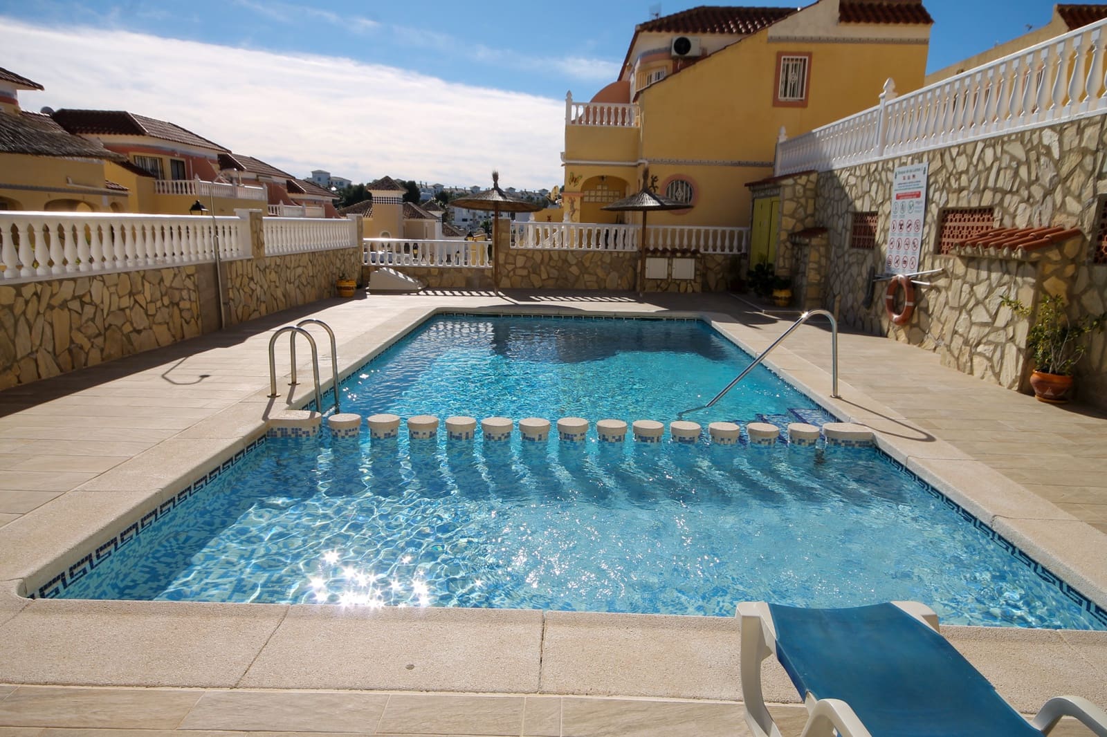 2 Zimmer Apartment zu verkaufen in Orihuela Costa mit Pool - 158.000 € (Ref: 9993859)