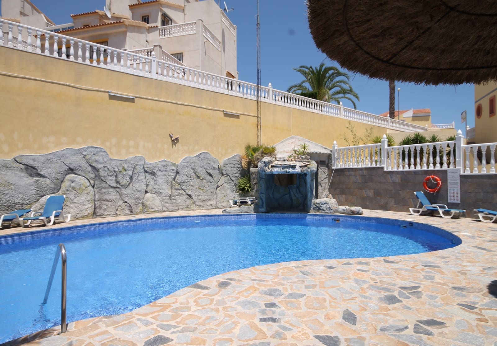 2 Zimmer Apartment zu verkaufen in Orihuela Costa mit Pool - 158.000 € (Ref: 9993859)