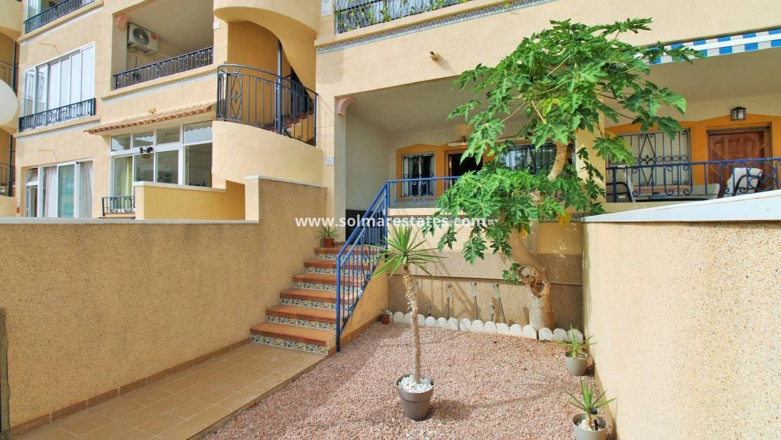 2 makuuhuone Huoneisto myytävänä paikassa Orihuela Costa mukana uima-altaan - 149 950 € (Ref: 10000563)