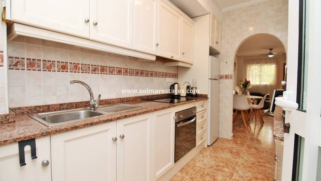 2 makuuhuone Huoneisto myytävänä paikassa Orihuela Costa mukana uima-altaan - 149 950 € (Ref: 10000563)