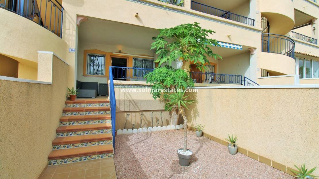 2 makuuhuone Huoneisto myytävänä paikassa Orihuela Costa mukana uima-altaan - 149 950 € (Ref: 10000563)