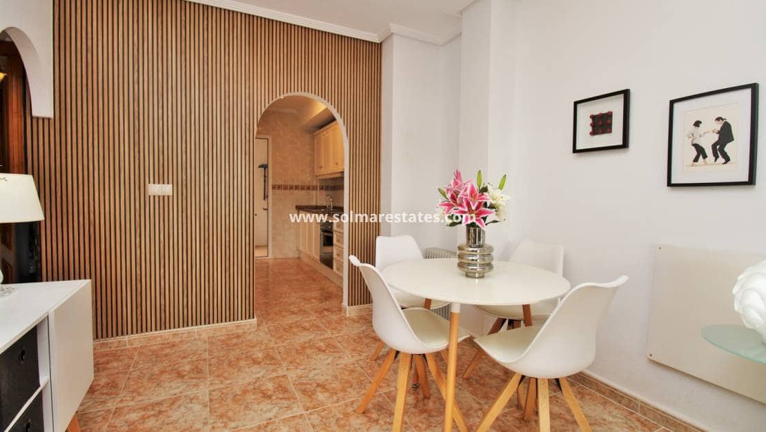 2 makuuhuone Huoneisto myytävänä paikassa Orihuela Costa mukana uima-altaan - 149 950 € (Ref: 10000563)