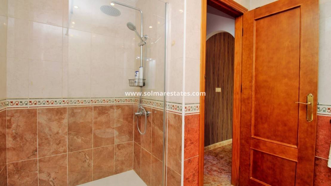 2 makuuhuone Huoneisto myytävänä paikassa Orihuela Costa mukana uima-altaan - 149 950 € (Ref: 10000563)
