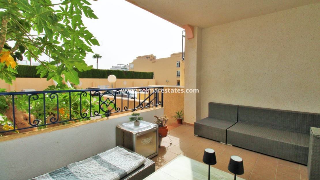 2 makuuhuone Huoneisto myytävänä paikassa Orihuela Costa mukana uima-altaan - 149 950 € (Ref: 10000563)