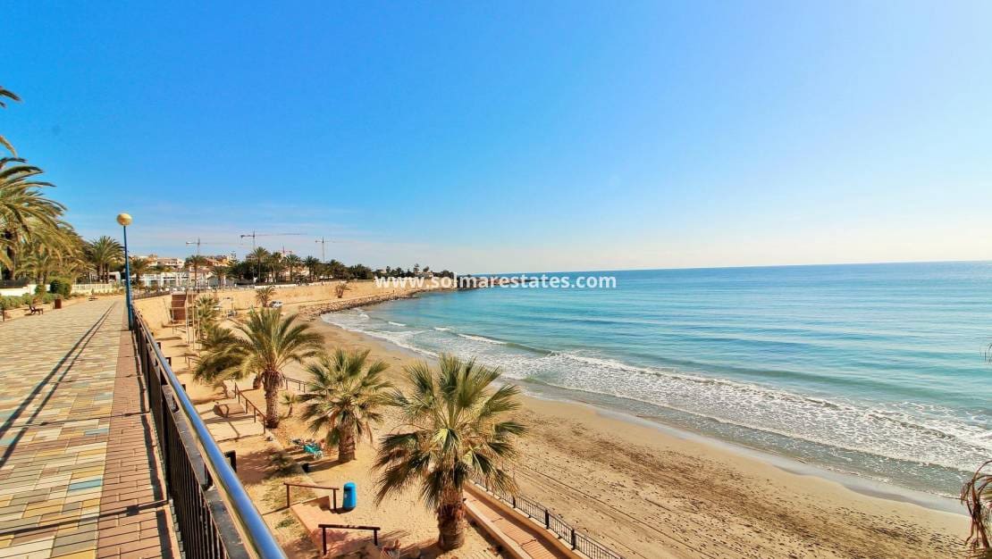 2 makuuhuone Huoneisto myytävänä paikassa Orihuela Costa mukana uima-altaan - 149 950 € (Ref: 10000563)