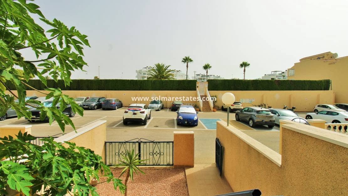 2 makuuhuone Huoneisto myytävänä paikassa Orihuela Costa mukana uima-altaan - 149 950 € (Ref: 10000563)