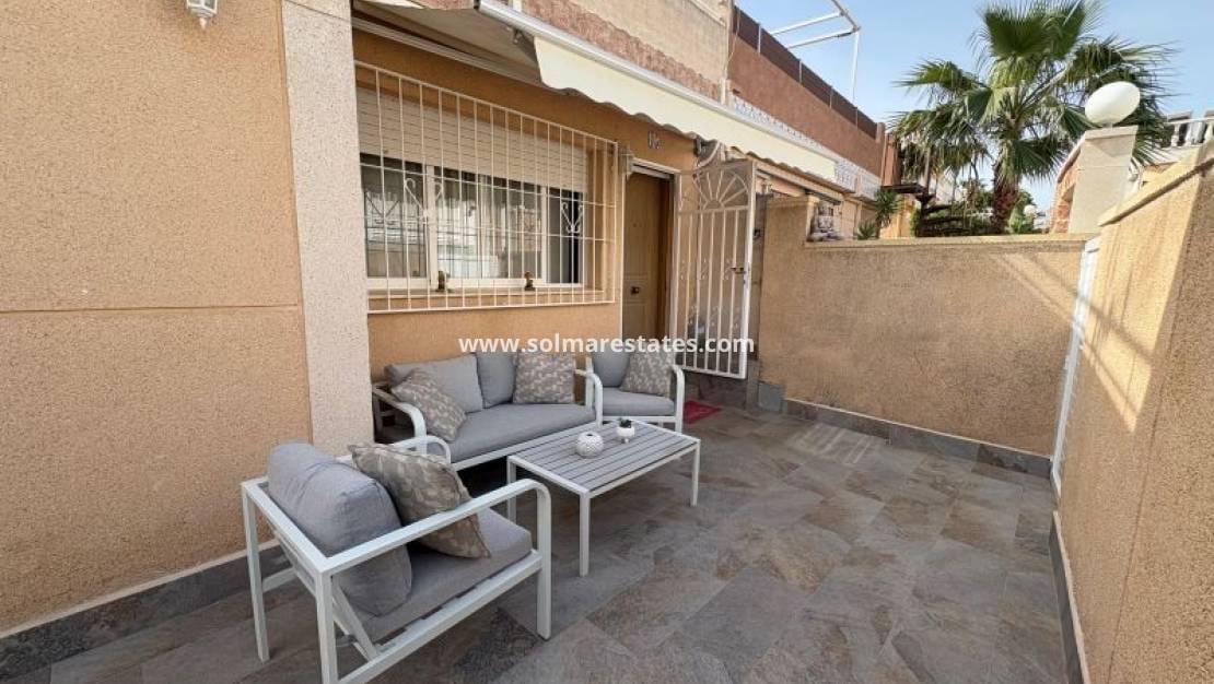 3 soveværelse Byhus til salg i Los Altos med swimmingpool - € 198.995 (Ref: 10000919)