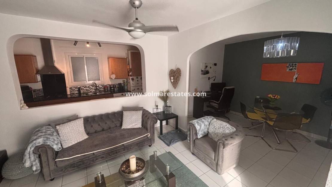 2 soveværelse Lejlighed til salg i El Chaparral - € 139.995 (Ref: 10001330)