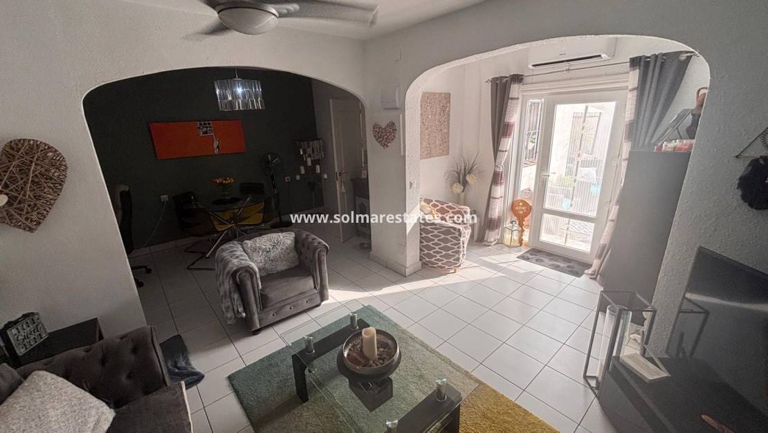 2 soveværelse Lejlighed til salg i El Chaparral - € 139.995 (Ref: 10001330)