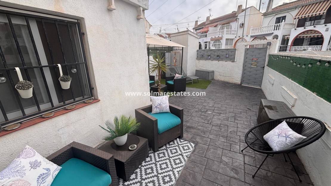 2 soveværelse Lejlighed til salg i El Chaparral - € 139.995 (Ref: 10001330)