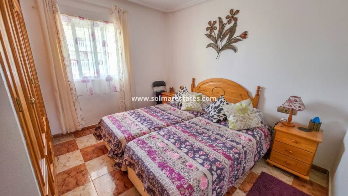 Apartamento de 2 habitaciones en Cabo Roig en venta con piscina - 157.500 € (Ref: 10001332)