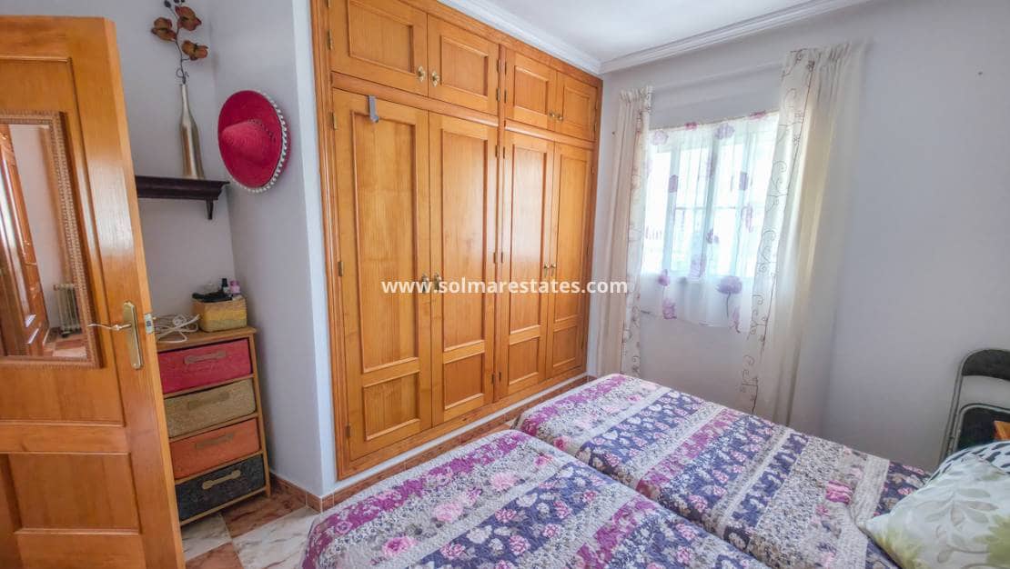 Apartamento de 2 habitaciones en Cabo Roig en venta con piscina - 157.500 € (Ref: 10001332)