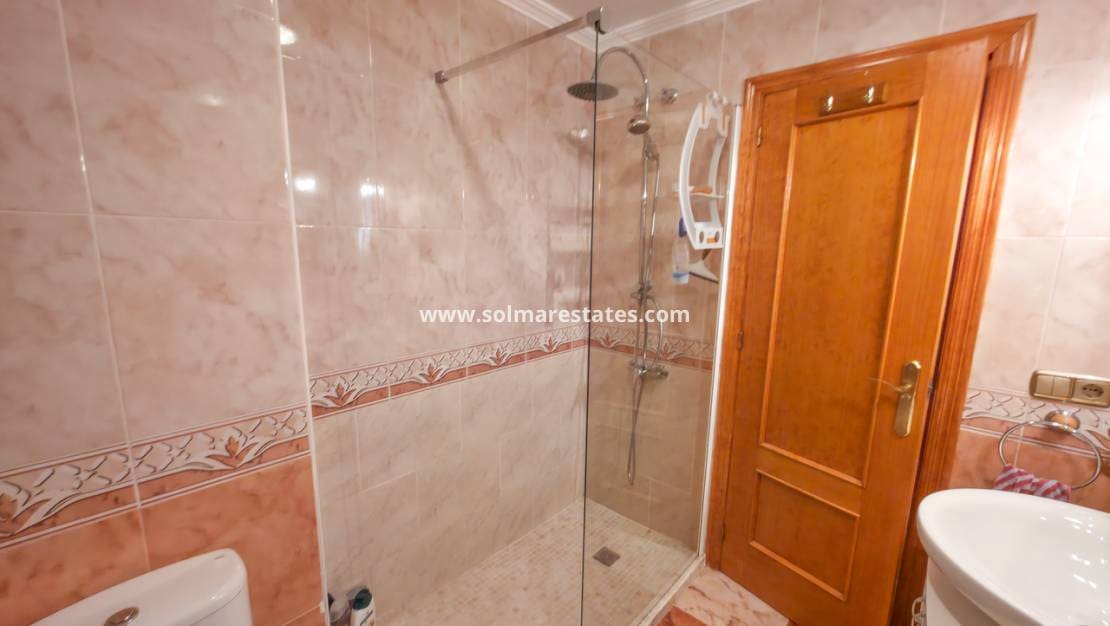 Apartamento de 2 habitaciones en Cabo Roig en venta con piscina - 157.500 € (Ref: 10001332)