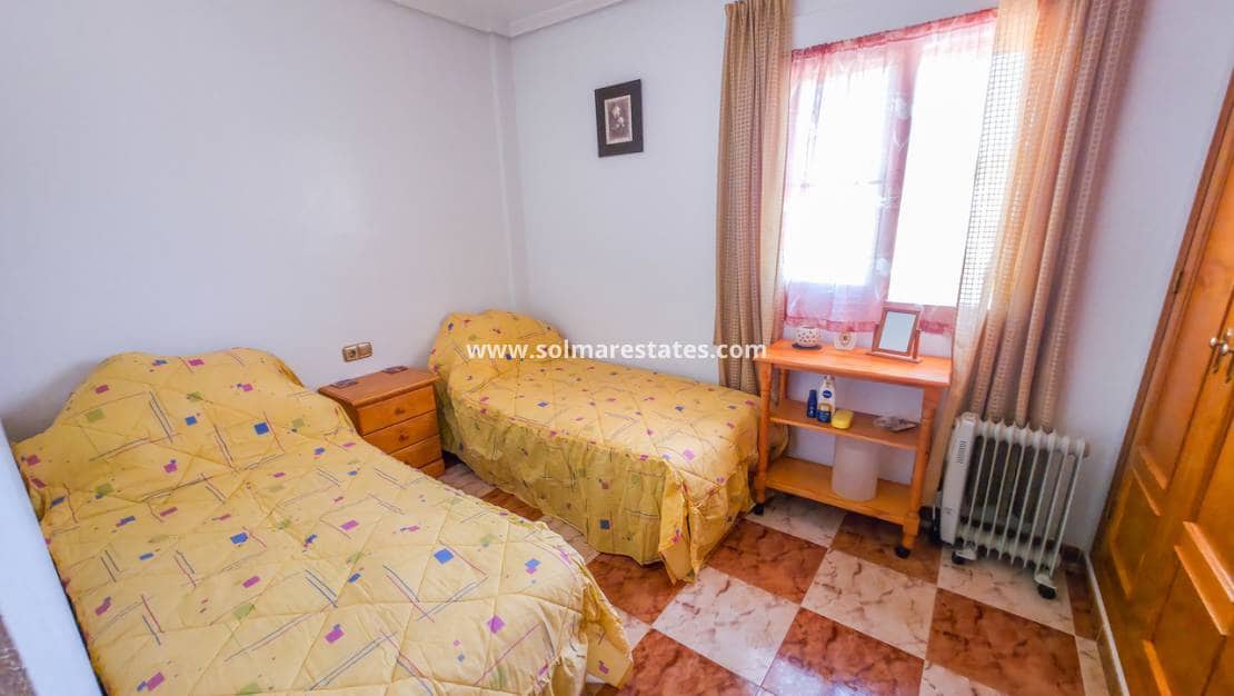 Apartamento de 2 habitaciones en Cabo Roig en venta con piscina - 157.500 € (Ref: 10001332)