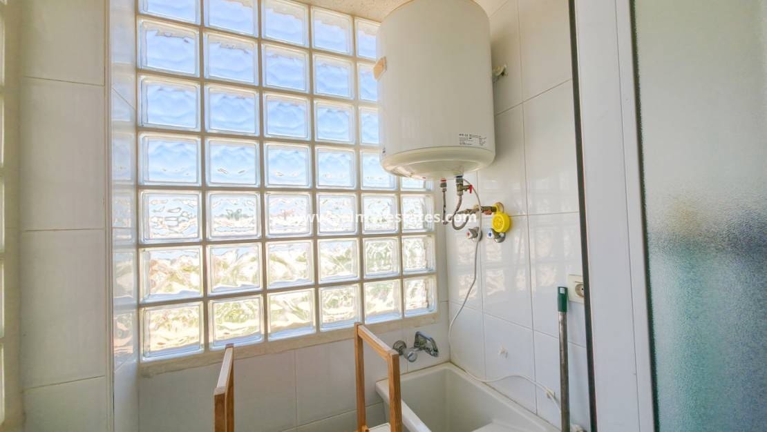 Apartamento de 2 habitaciones en Cabo Roig en venta con piscina - 157.500 € (Ref: 10001332)