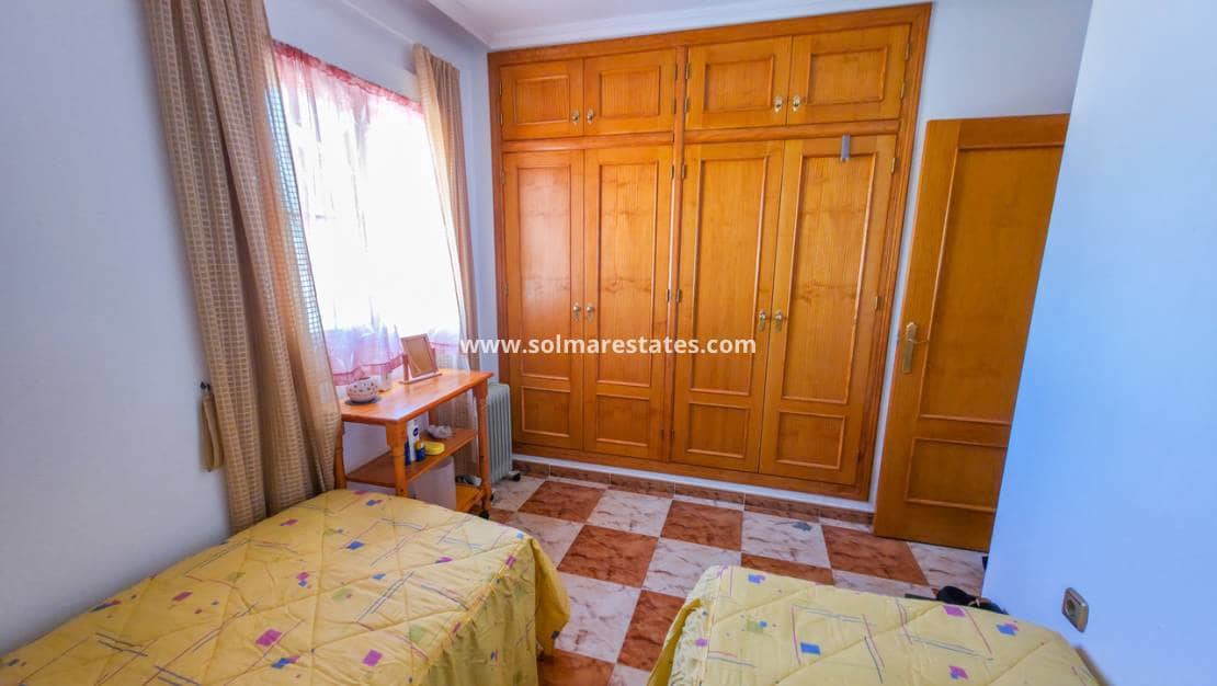 Apartamento de 2 habitaciones en Cabo Roig en venta con piscina - 157.500 € (Ref: 10001332)