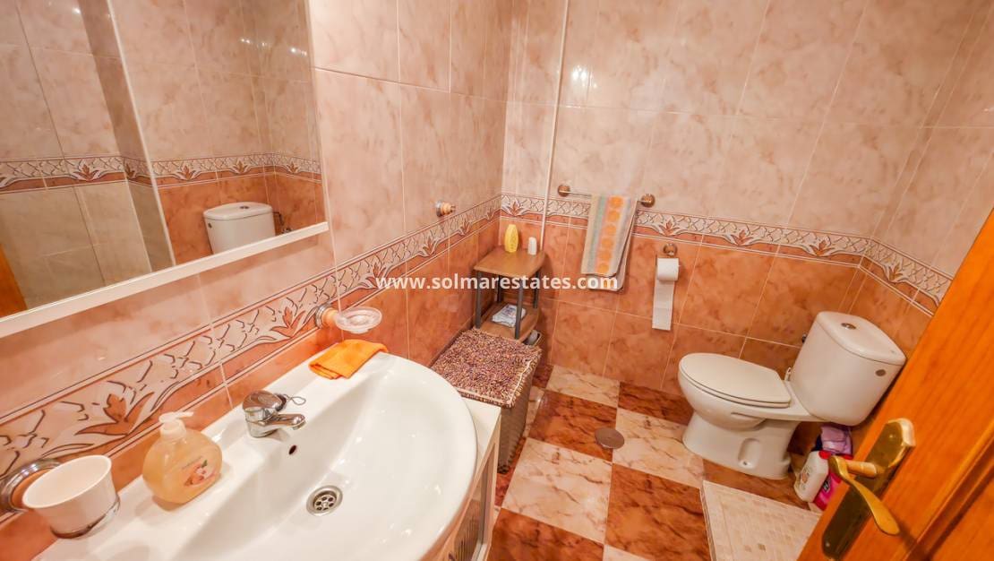 Apartamento de 2 habitaciones en Cabo Roig en venta con piscina - 157.500 € (Ref: 10001332)