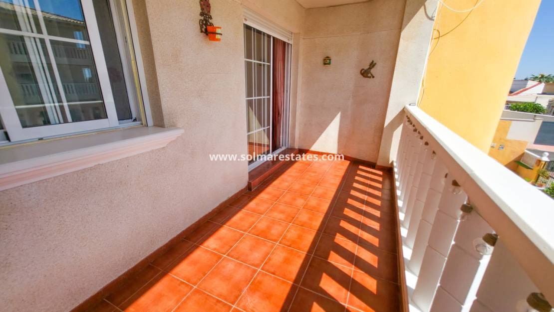 Apartamento de 2 habitaciones en Cabo Roig en venta con piscina - 157.500 € (Ref: 10001332)