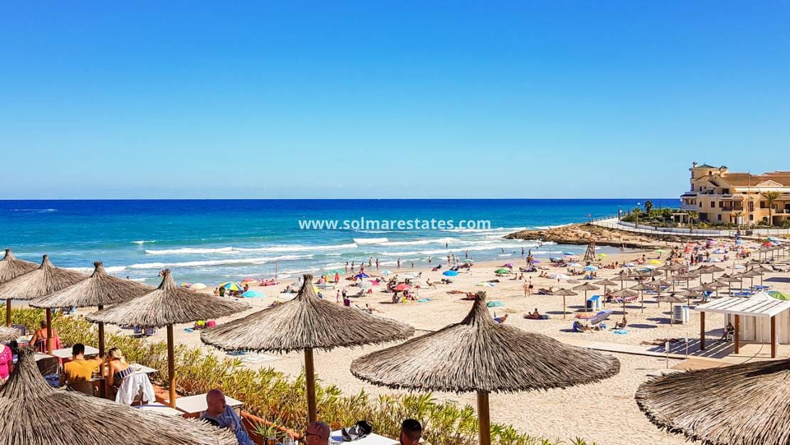 Apartamento de 2 habitaciones en Cabo Roig en venta con piscina - 157.500 € (Ref: 10001332)