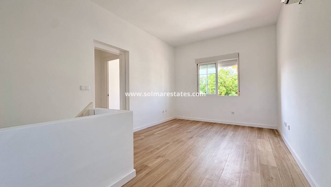 4 Zimmer Villa zu verkaufen in Los Balcones mit Pool - 270.000 € (Ref: 10001333)